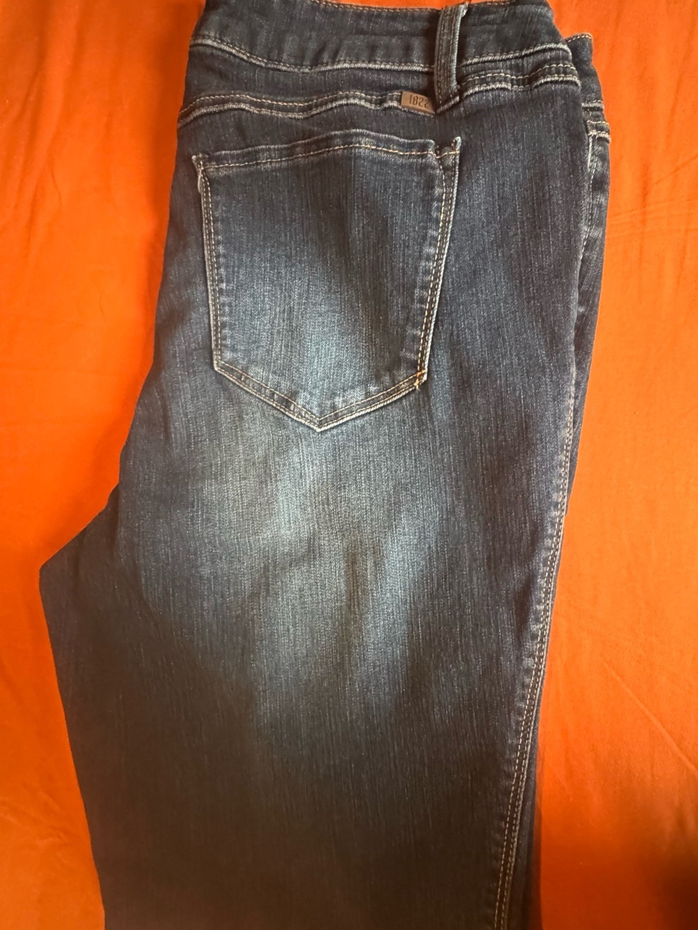 1822 Denim Straight Jeans in Dark Blue